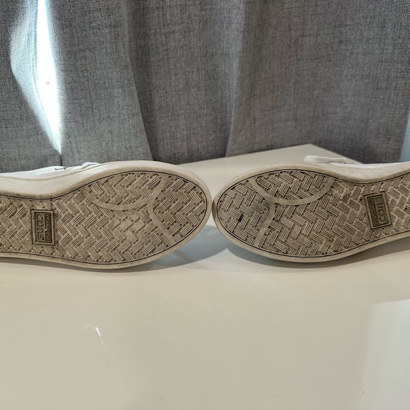 Men’s white converse sneakers. Size 10   Pre owned - Picture 11 of 12